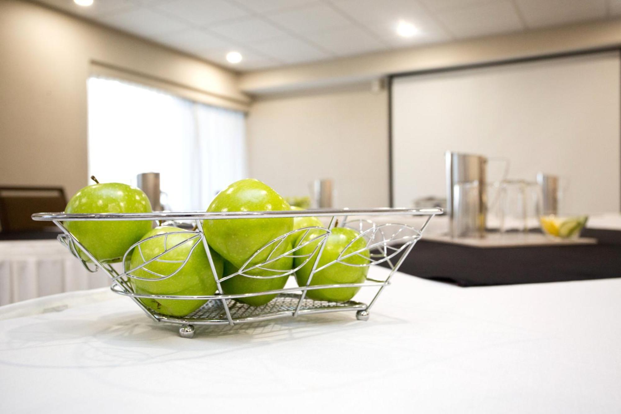 Holiday Inn Hotel Peterborough Waterfront By Ihg Buitenkant foto
